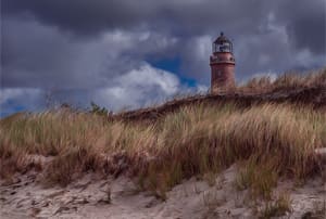 Faro en las dunas de la bonita península Darss