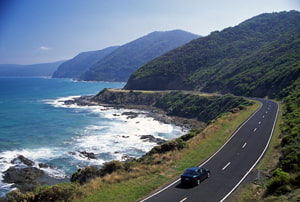 La preciosa carretera de la costa de Victoria