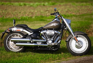 Harley Davidson Fat Boy en la carretera