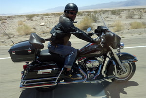 Harley Davidson Electra Glide en el Desierto de Mojave