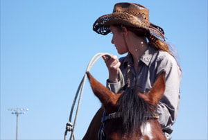 Las chicas también participan en los rodeos