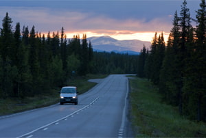 Por las carreteras solitarias del norte de Suecia