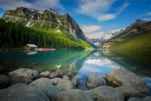 El precioso Lago Louise en las Rocosas canadienses