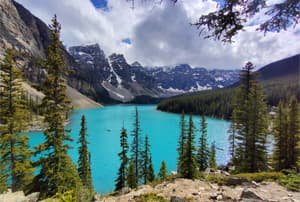 El precioso Lago Louise en las Rocosas canadienses